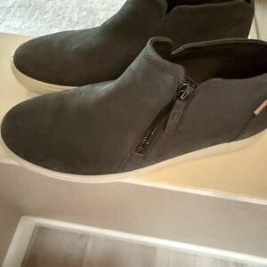 Ecco Gray Ankle Sneakers New Without Tags